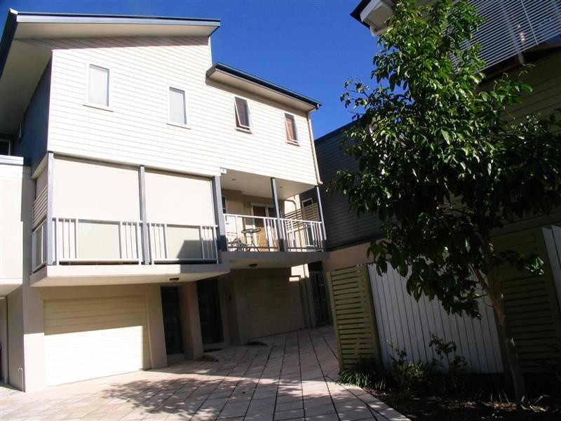 2/41 Weston Street, Coorparoo QLD 4151