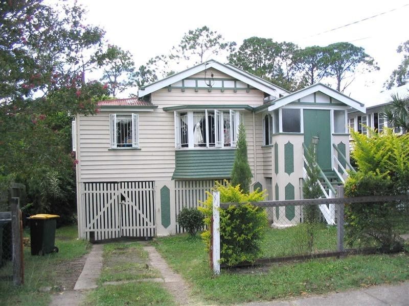 6 Ashton Street, Camp Hill QLD 4152