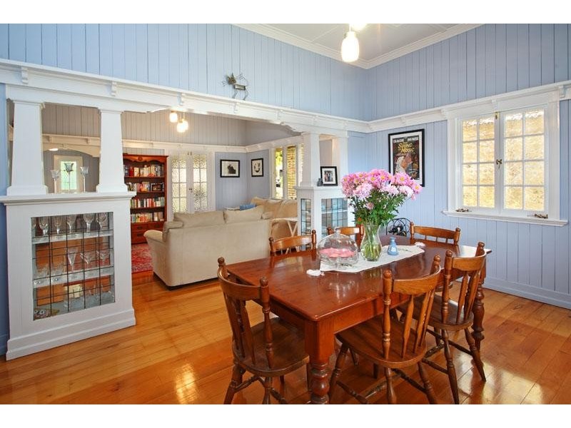 10 Clara Street, Camp Hill QLD 4152