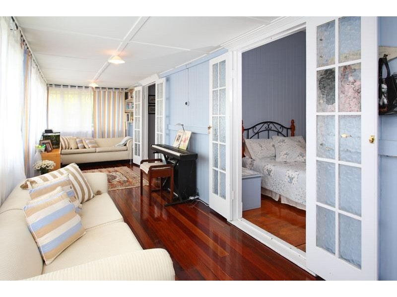 10 Clara Street, Camp Hill QLD 4152