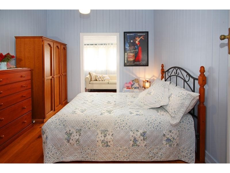 10 Clara Street, Camp Hill QLD 4152