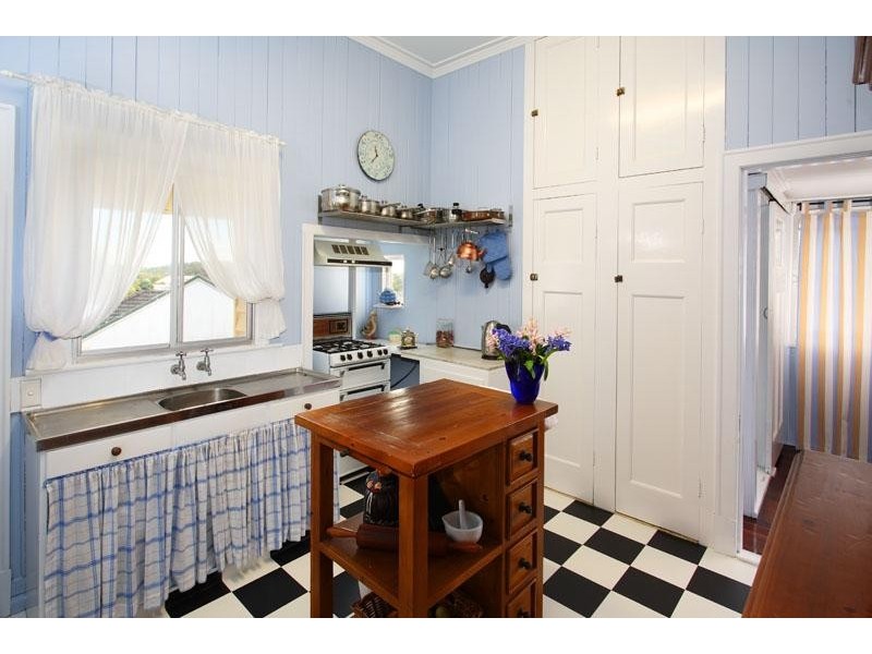 10 Clara Street, Camp Hill QLD 4152