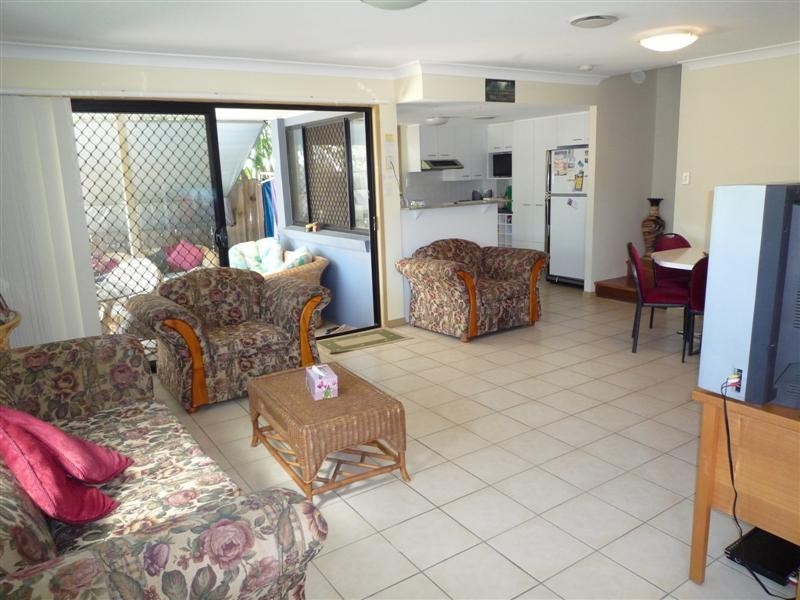 1/4 Emsworth St, Wynnum QLD 4178