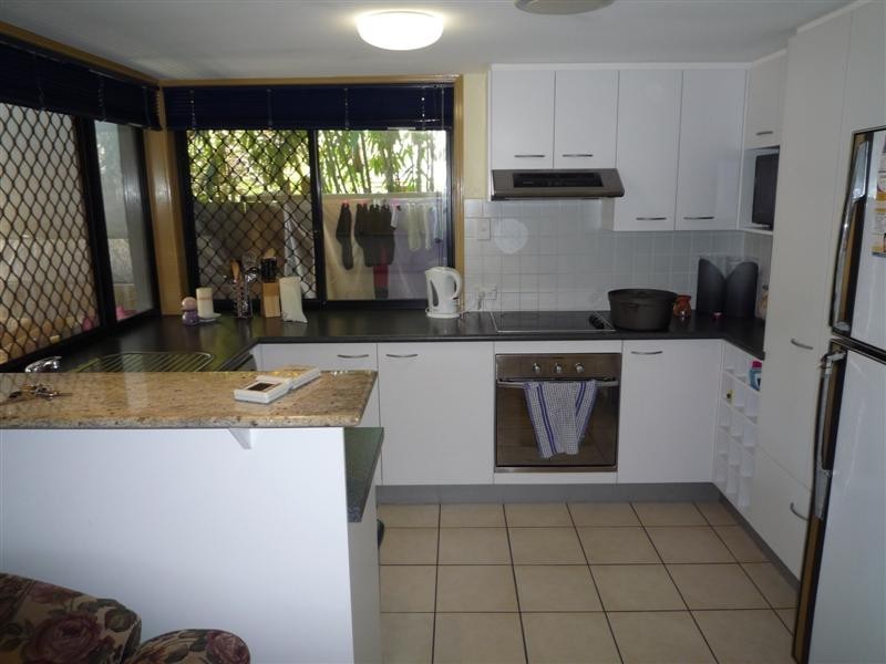1/4 Emsworth St, Wynnum QLD 4178