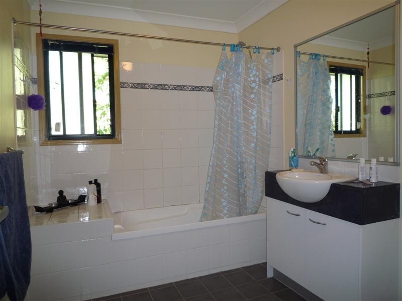 1/4 Emsworth St, Wynnum QLD 4178