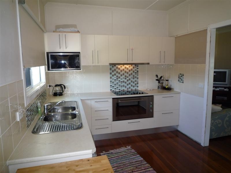 56 Barnes Avenue, Coorparoo QLD 4151