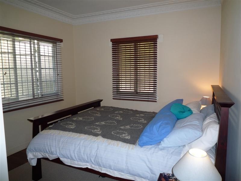 56 Barnes Avenue, Coorparoo QLD 4151