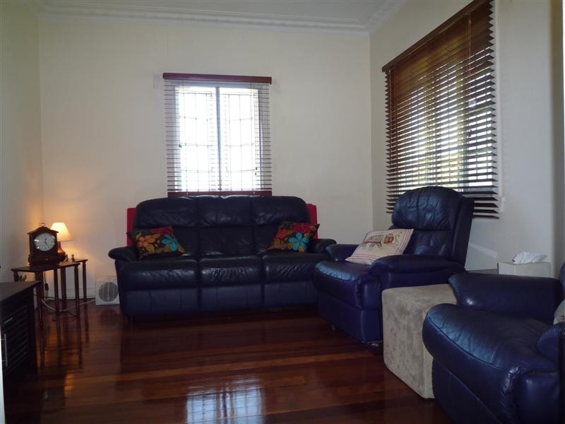56 Barnes Avenue, Coorparoo QLD 4151