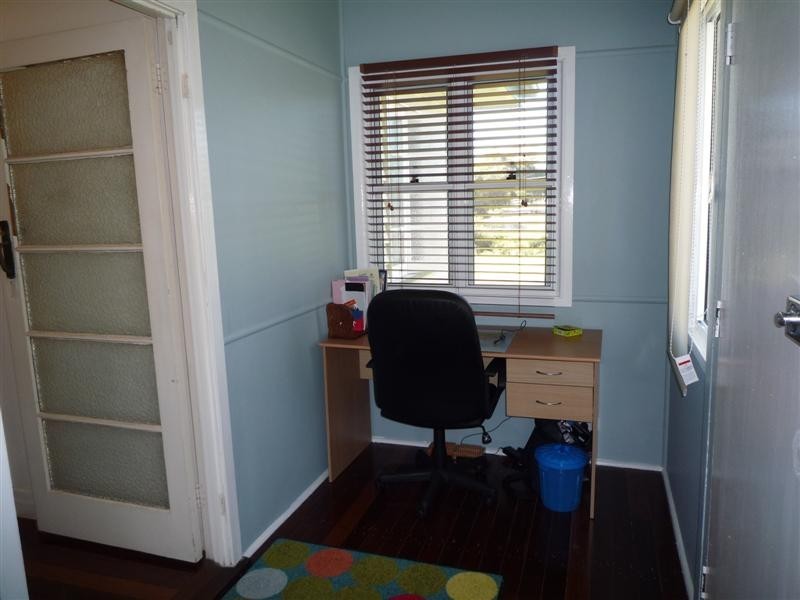 56 Barnes Avenue, Coorparoo QLD 4151