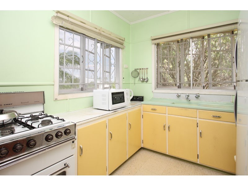 8 Ascham Street, Camp Hill QLD 4152