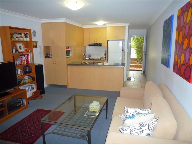 4/53 Knowsley Street, Greenslopes QLD 4120