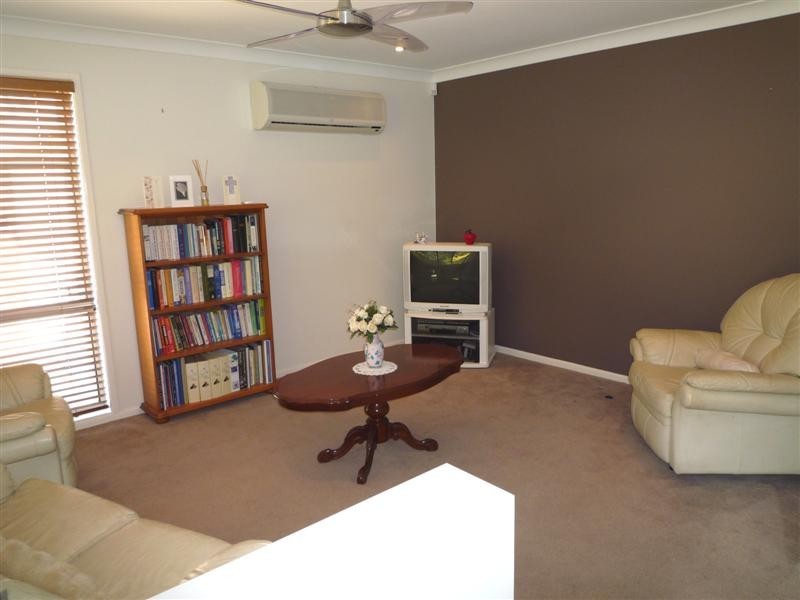 21 Mitchell Place, Belmont QLD 4153