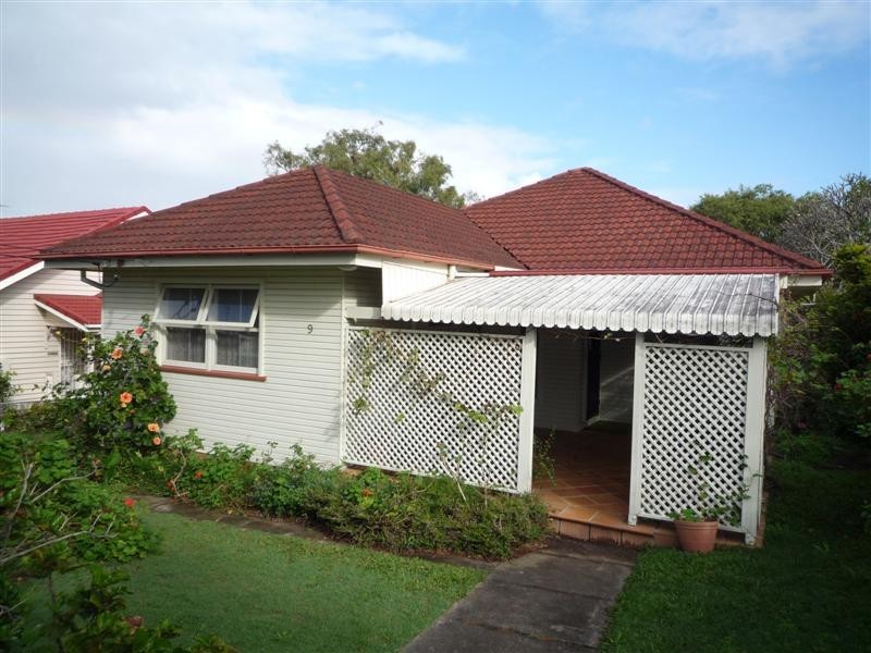 9 Burn Street, Camp Hill QLD 4152