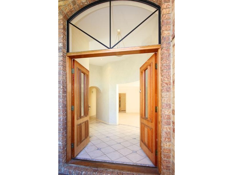 4 Coronet Close, Carindale QLD 4152