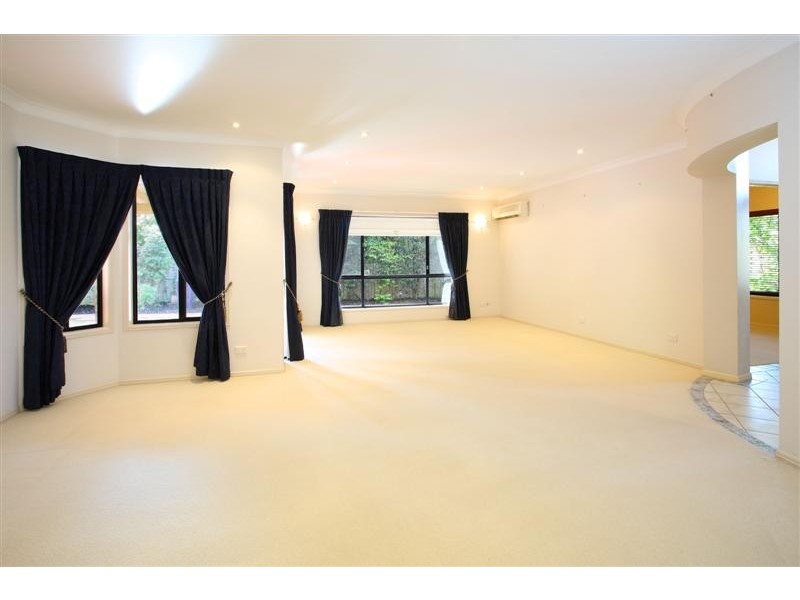 4 Coronet Close, Carindale QLD 4152