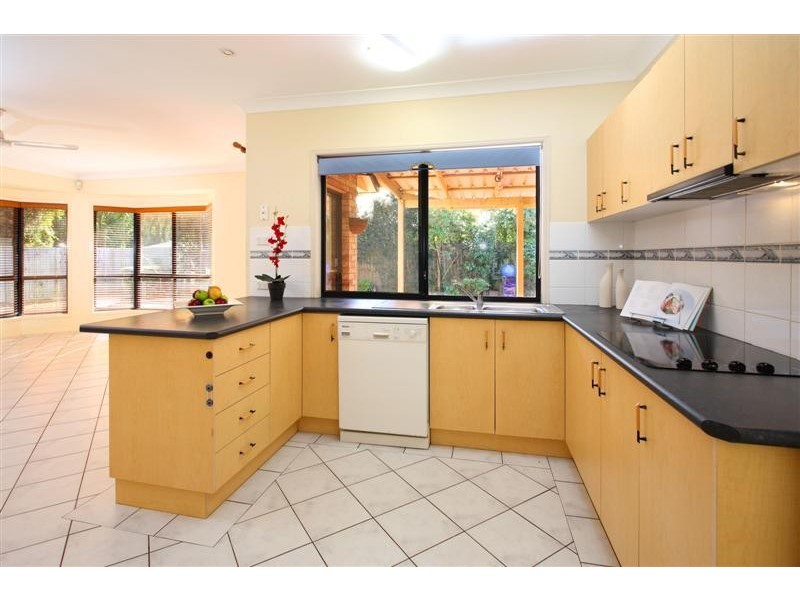 4 Coronet Close, Carindale QLD 4152