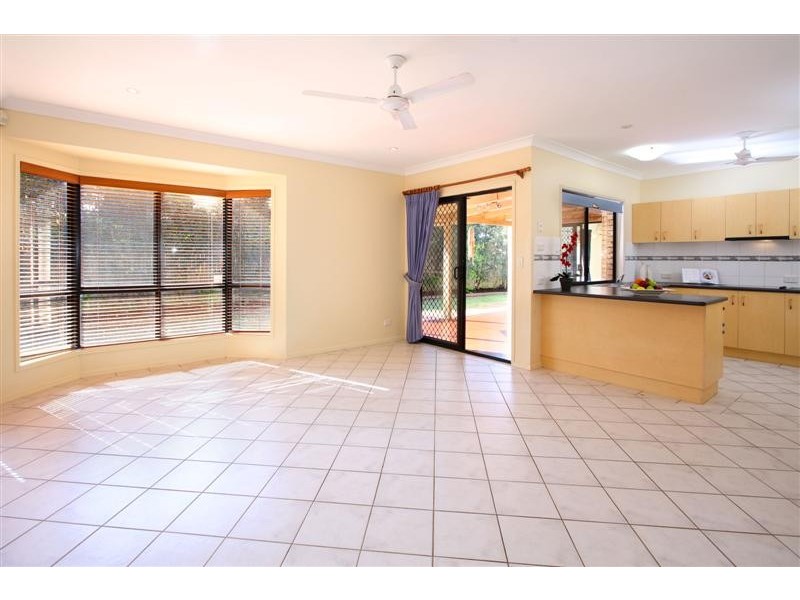 4 Coronet Close, Carindale QLD 4152
