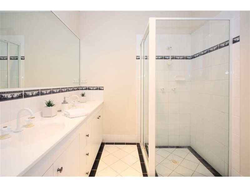 4 Coronet Close, Carindale QLD 4152