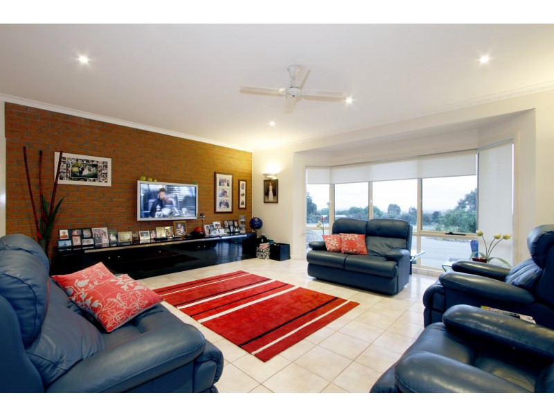 60 McColl Drive, Longford VIC 3851