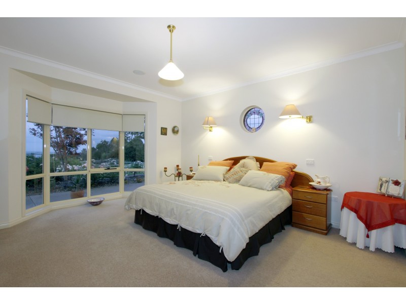 60 McColl Drive, Longford VIC 3851