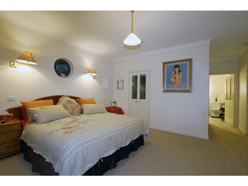 60 McColl Drive, Longford VIC 3851