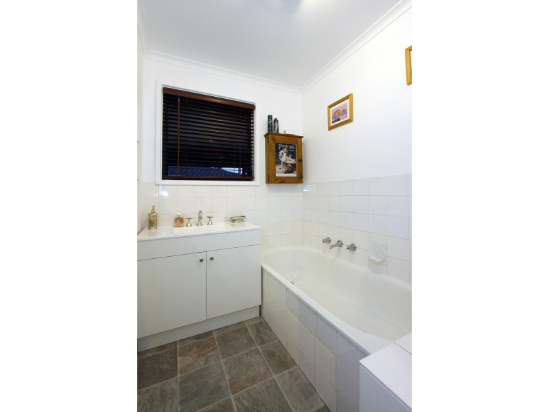 4 Bowman Drive, Sale VIC 3850