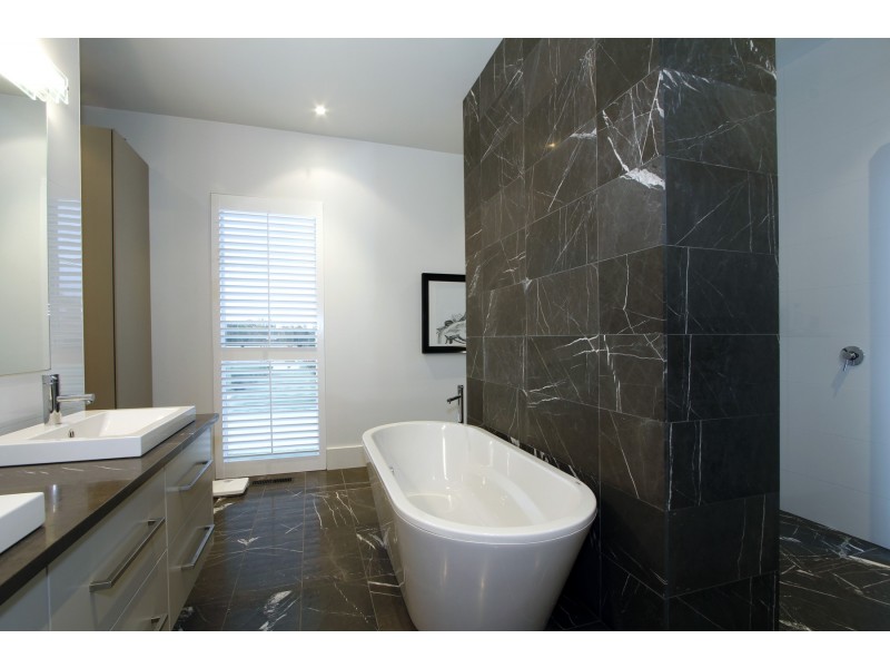 2 Lacey Street, Sale VIC 3850