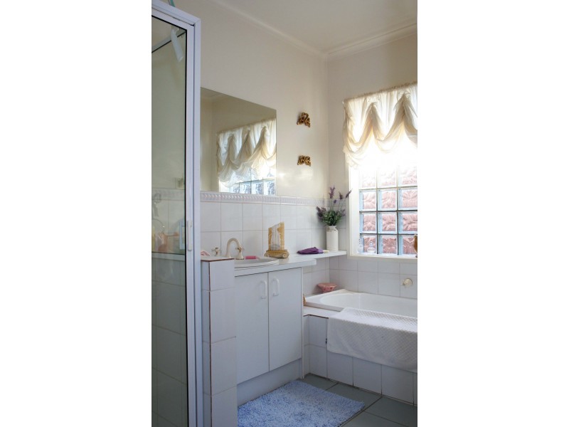 12 Bolden Street, Stratford VIC 3862