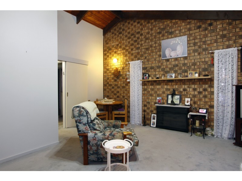 2/14 Wright Court, Sale VIC 3850