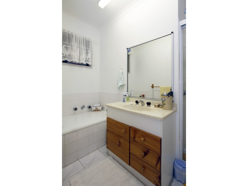 2/14 Wright Court, Sale VIC 3850