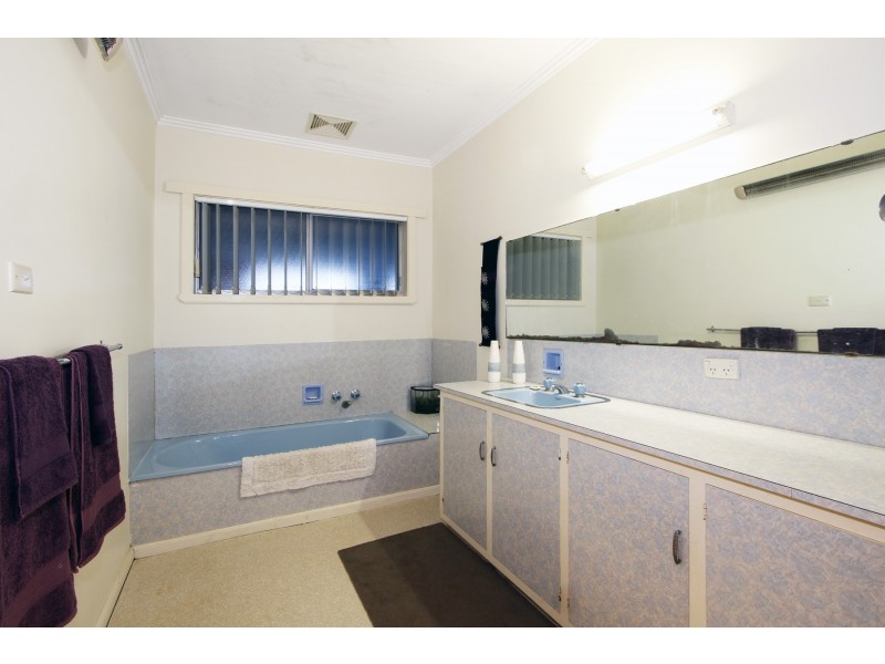 1152 Sale Cowarr Road, Nambrok VIC 3847
