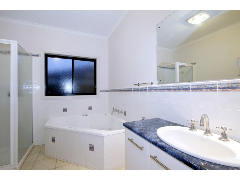 11 Langholme Court, Sale VIC 3850