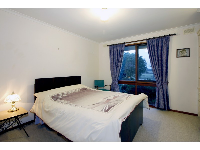 10 Hampton Court, Longford VIC 3851