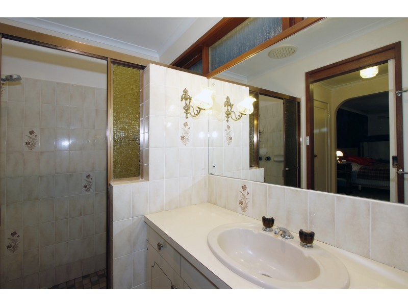 10 Hampton Court, Longford VIC 3851