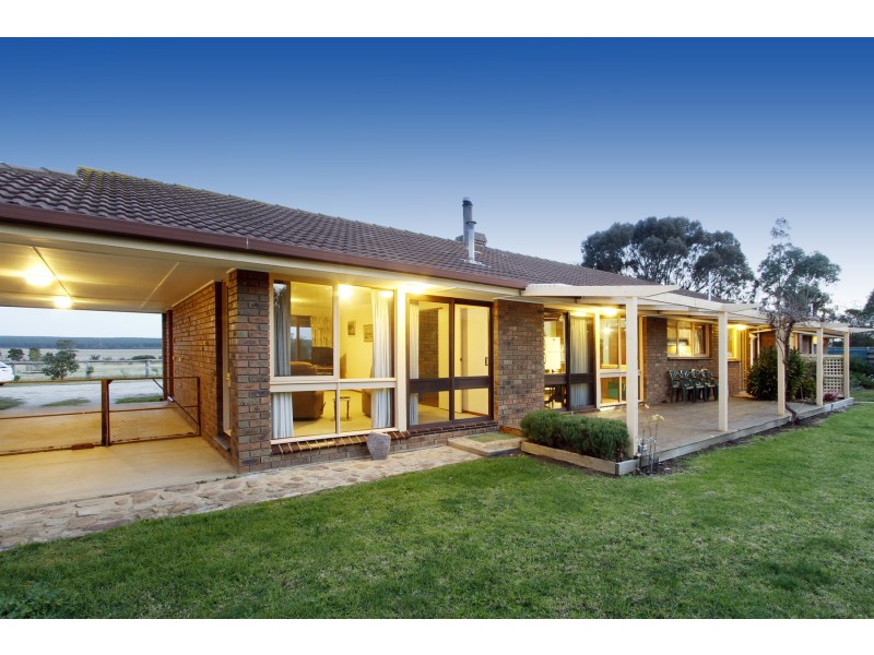 10 Hampton Court, Longford VIC 3851
