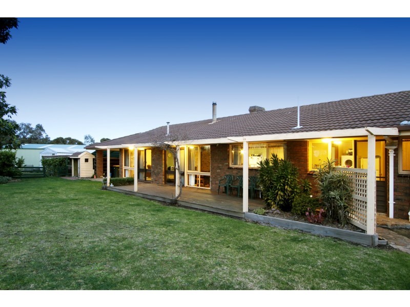 10 Hampton Court, Longford VIC 3851