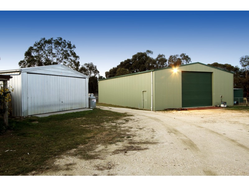 10 Hampton Court, Longford VIC 3851