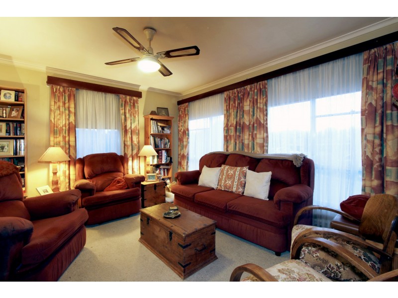 13 Overend Crescent, Sale VIC 3850