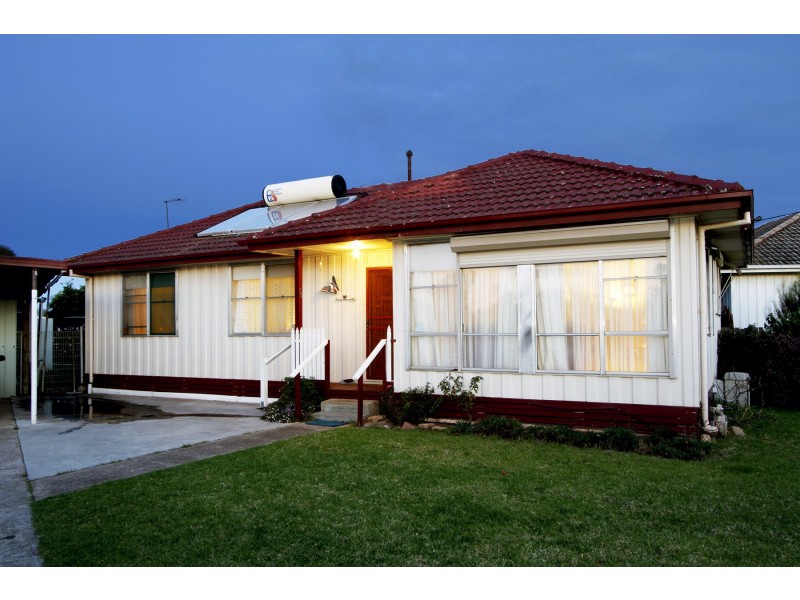 13 Overend Crescent, Sale VIC 3850