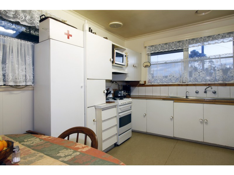 13 Overend Crescent, Sale VIC 3850