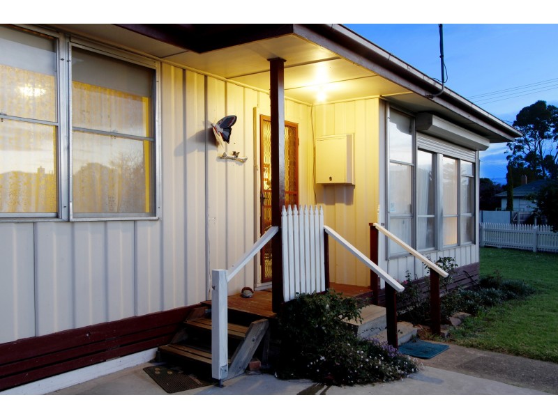 13 Overend Crescent, Sale VIC 3850