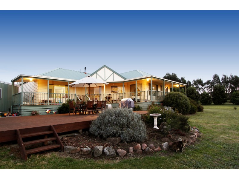 19 Highfield Drive, Longford VIC 3851