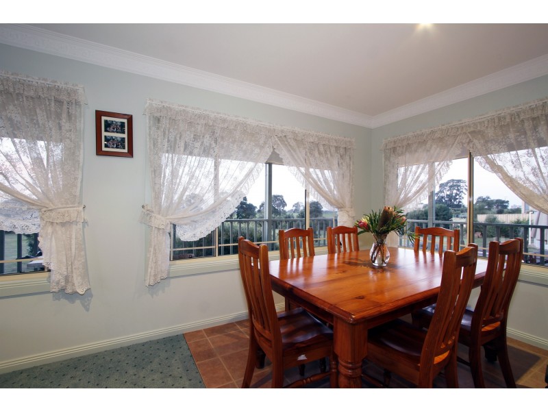 19 Highfield Drive, Longford VIC 3851