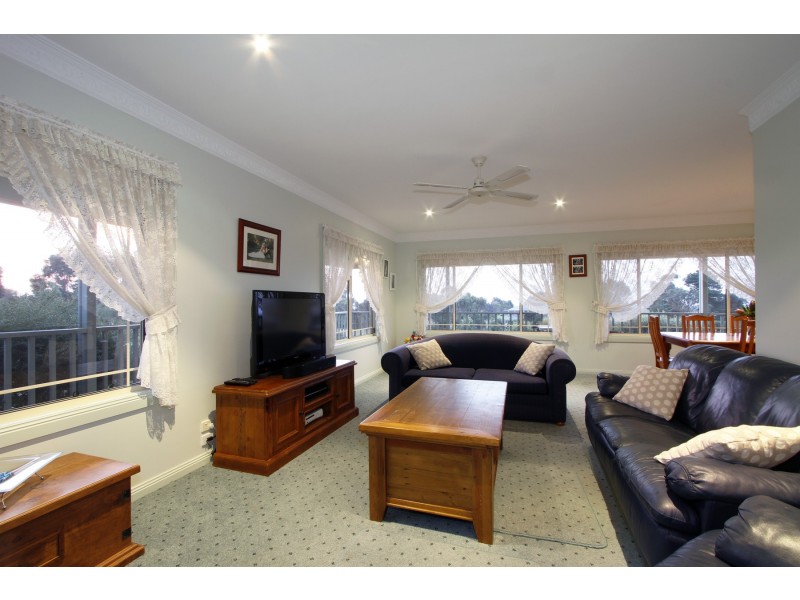 19 Highfield Drive, Longford VIC 3851