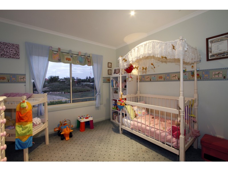 19 Highfield Drive, Longford VIC 3851