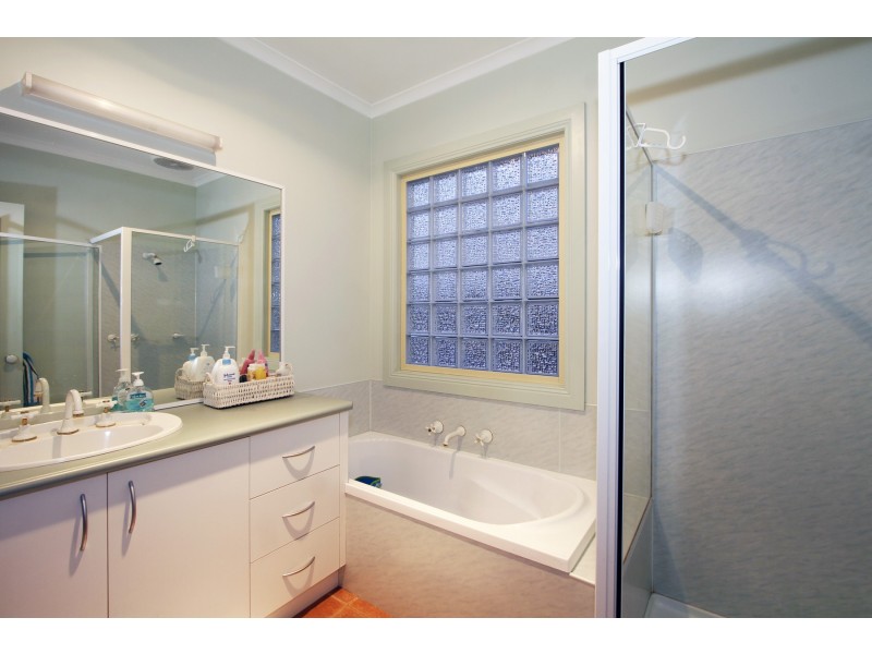 19 Highfield Drive, Longford VIC 3851