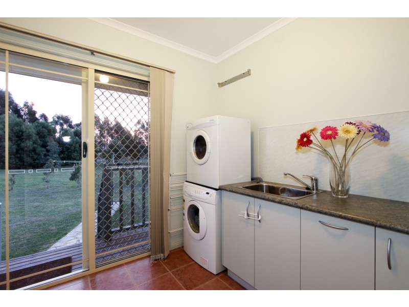 19 Highfield Drive, Longford VIC 3851