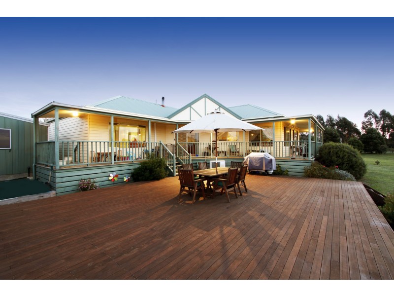 19 Highfield Drive, Longford VIC 3851