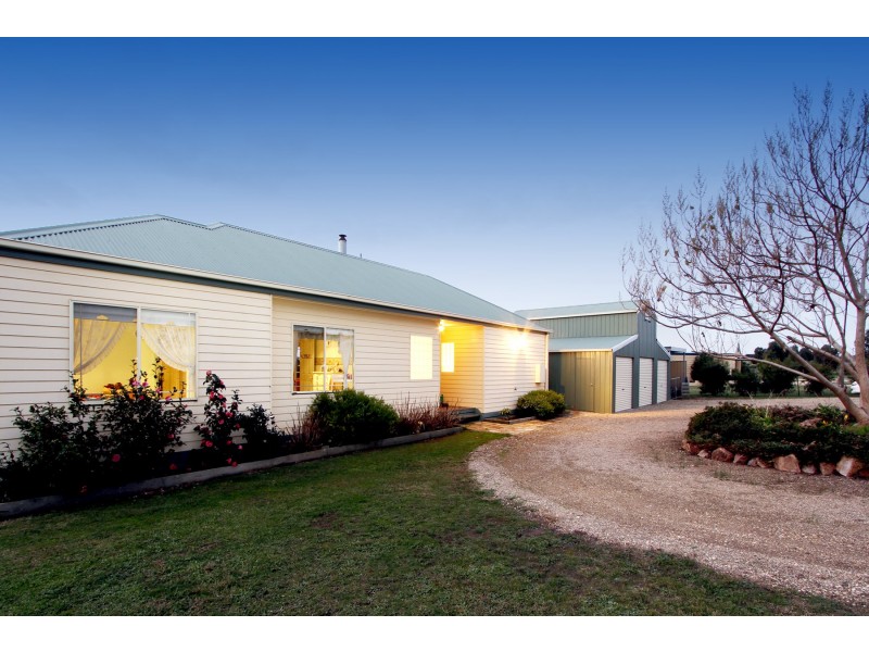 19 Highfield Drive, Longford VIC 3851