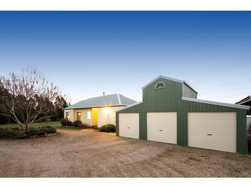 19 Highfield Drive, Longford VIC 3851